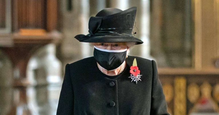 Regina Elisabeta a II-a a primit RAPELUL înainte de prima ei ieşire publică din acest an