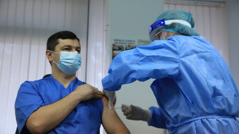 Republica Moldova a demarat vaccinarea anti-COVID