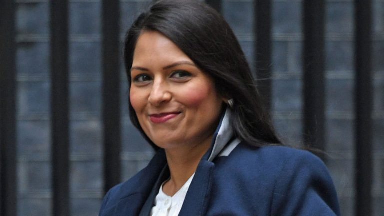Priti Patel DEMISIONEAZĂ din guvernul britanic
