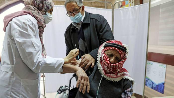 Palestinienii au primit primele vaccinuri anti-COVID