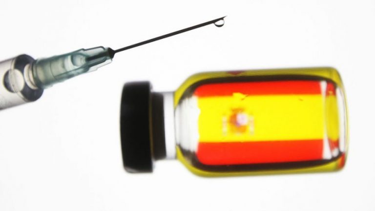 TOŢI spaniolii vor fi vaccinaţi cu un al doilea ‘booster’ anticovid