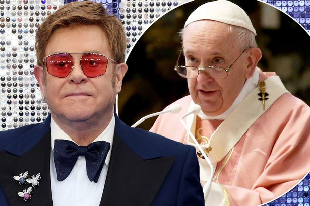 Elton John acuză Vaticanul de ipocrizie