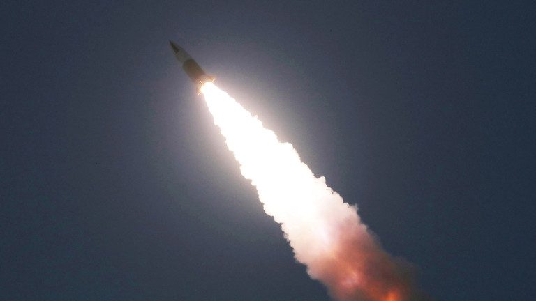 Rachetele balistice testate de armata nord-coreeană au căzut în apele teritoriale japoneze