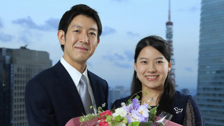 Chiar dacă se mărită cu un om din popor, prinţesa Ayako primeşte o avere colosală