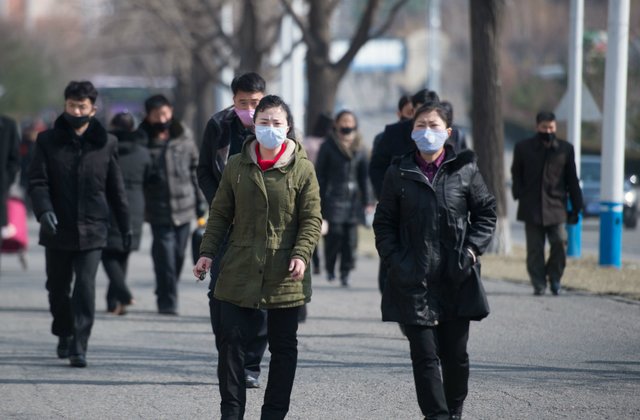 Coreea de Nord a înregistrat aproape două milioane de cazuri de ‘febră’ la o săptămână după confirmarea primului caz de COVID-19