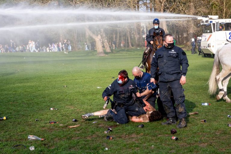 Protest interzis împotriva restricţiilor sanitare într-un parc din Bruxelles; 132 de persoane au fost arestate