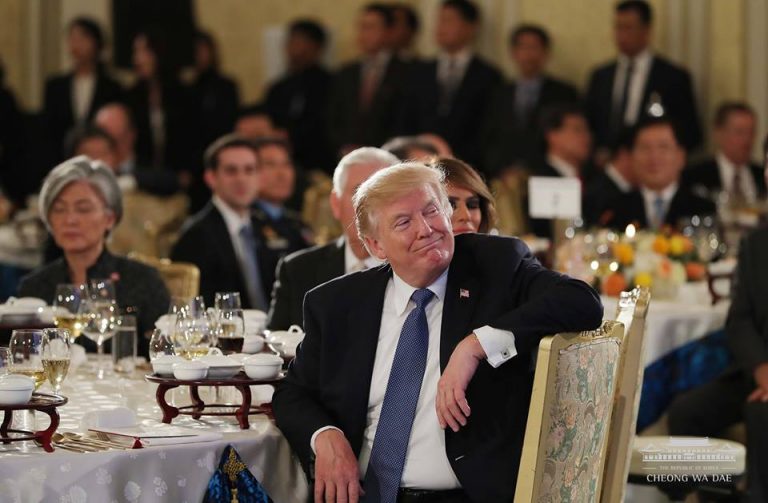 Donald Trump pleacă fericit din Asia şi spune că turneul a fost ‘foarte reuşit’