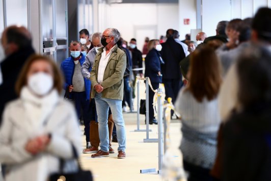 Călătorii străini care atestă că sunt vaccinaţi cu schema completă pot intra în Spania începând din 7 iunie