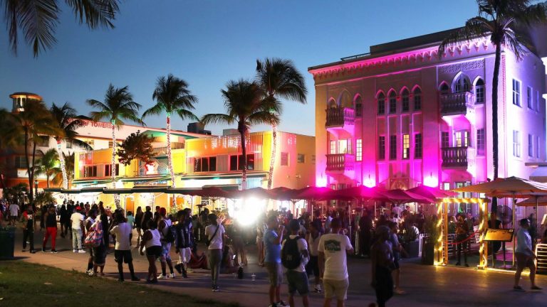 Miami Beach renunță la interdicția de circulație nocturnă