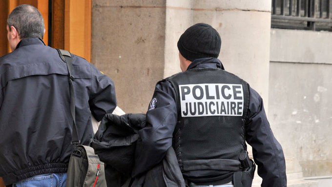 Doi indivizi suspectaţi de terorism, reţinuţi la Paris sub acuzaţia că voiau să comită un atac cu bombă într-o gară