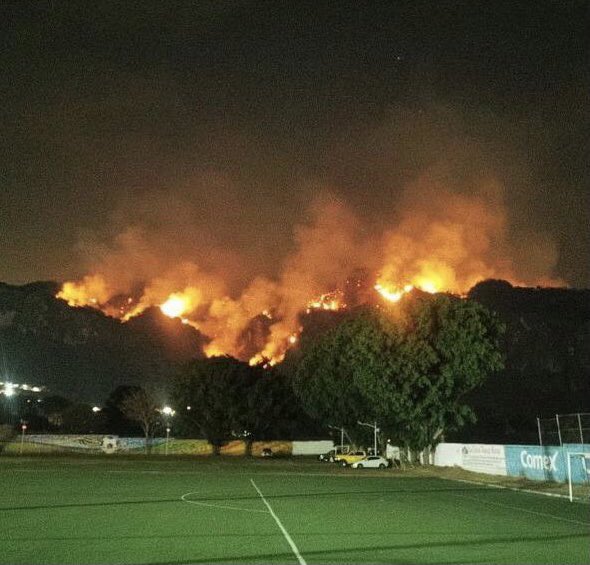 Incendiu de pădure pe un munte din Mexic