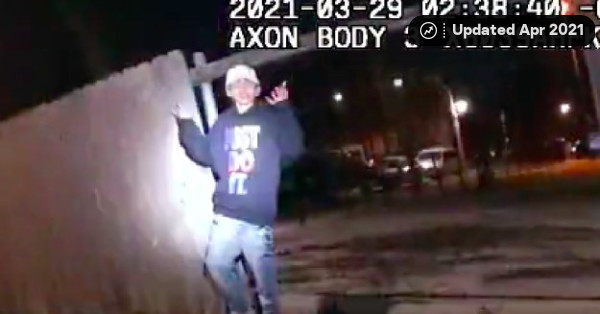 America este ŞOCATĂ! Un puşti de 13 ani a fost OMORÂT de poliţişti – VIDEO