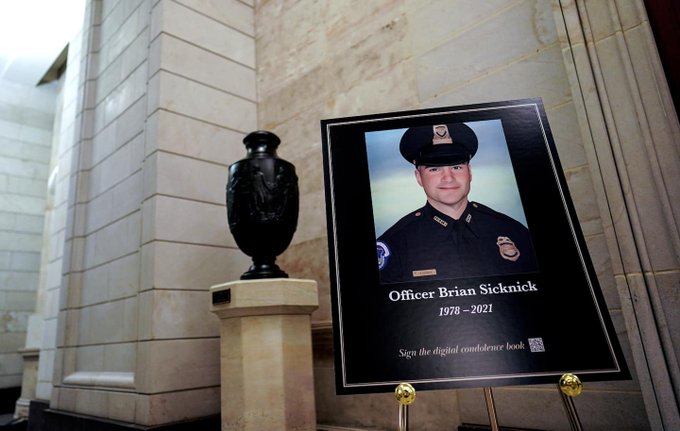 Poliţistul decedat după asaltul de la Capitoliu a murit din cauze ‘naturale’