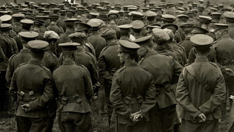 Zeci de mii de soldaţi decedaţi din coloniile britanice, victime ale unui ‘rasism generalizat’
