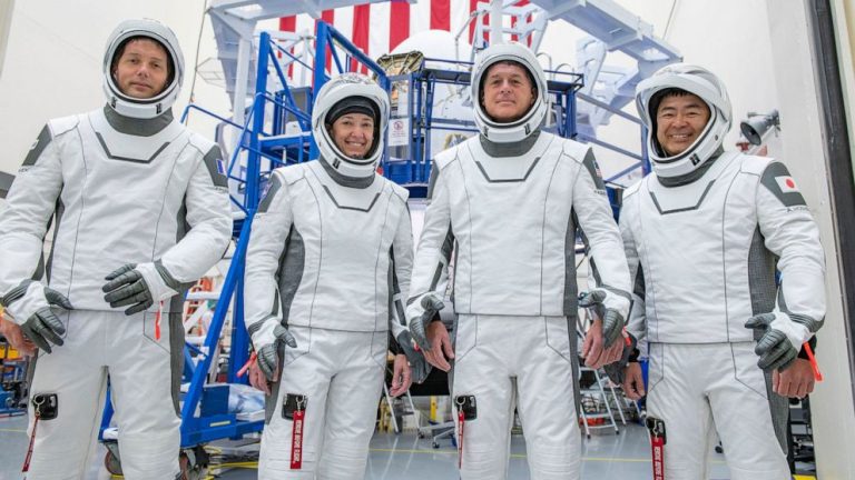O rachetă SpaceX a fost lansată spre ISS cu patru astronauți la bord – VIDEO