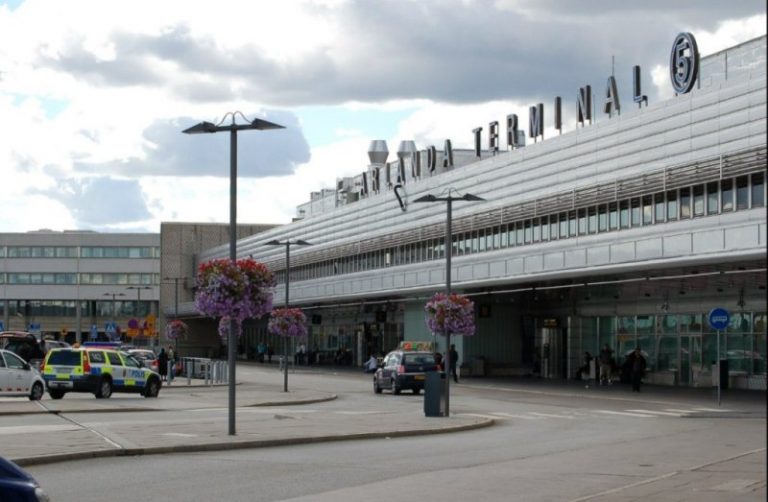 Zboruri SUSPENDATE pe cel mai mare aeroport din Suedia! Autorităţile au găsit un lichid suspect