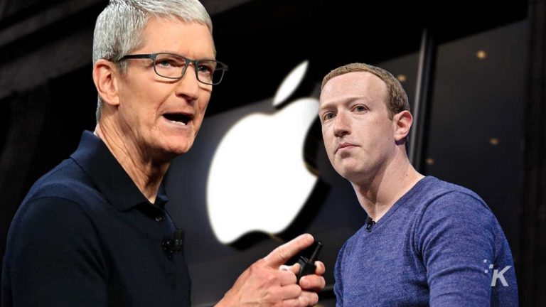 Cook vs Zuck! Mult aşteptata politică de confidenţialitate a celor de la Apple loveşte Facebook unde o doare cel mai tare