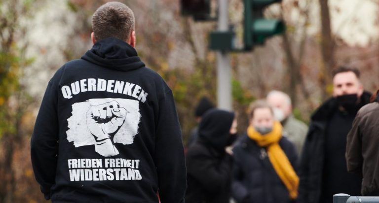Activiştii ‘Querdenken’ vor fi monitorizaţi de serviciile secrete germane