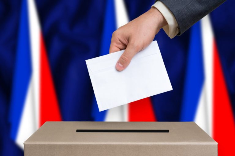 Centriştii lui Macron sunt favoriţi să câştige alegerile legislative din Franţa