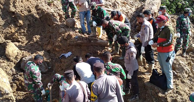 Bilanţul unei alunecări de teren în apropierea unui baraj de pe insula indoneziană Sumatra a urcat la 10 morţi