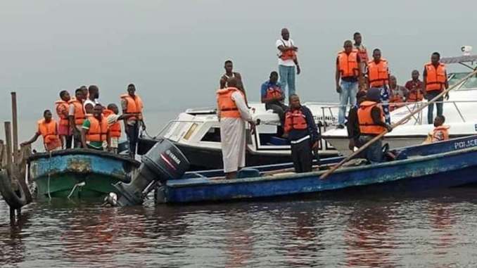 10 oameni au murit, 60 sunt dispăruți după ce o barcă s-a răsturnat în sud-estul Nigeriei