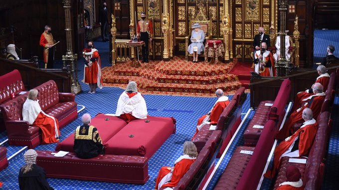Regina Elisabeta a II-a și-a reluat atribuțiile oficiale! A ținut discursul de deschidere a parlamentului britanic – VIDEO
