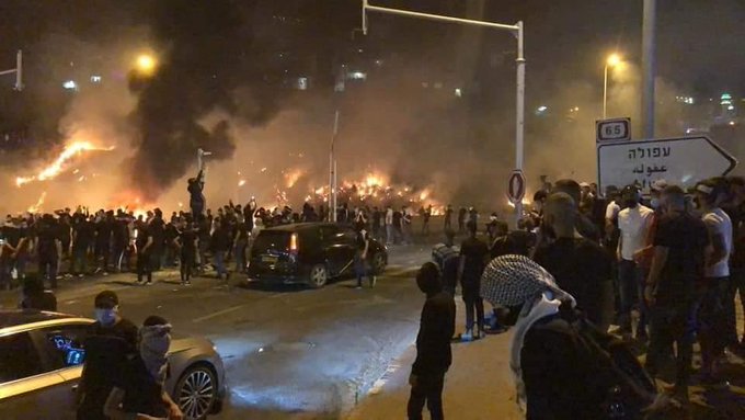 Ciocnirile violente dintre palestinieni şi israelieni au continuat şi noaptea trecută