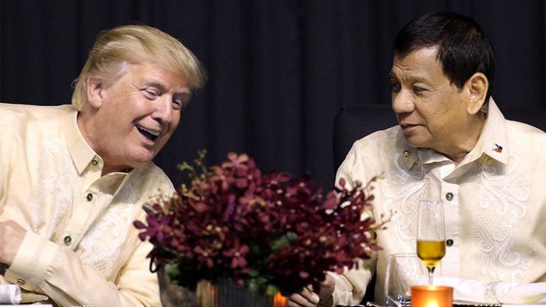 Casa Albă anunţă că Trump a discutat ‘pe scurt’ cu Duterte pe tema drepturilor omului din Filipine