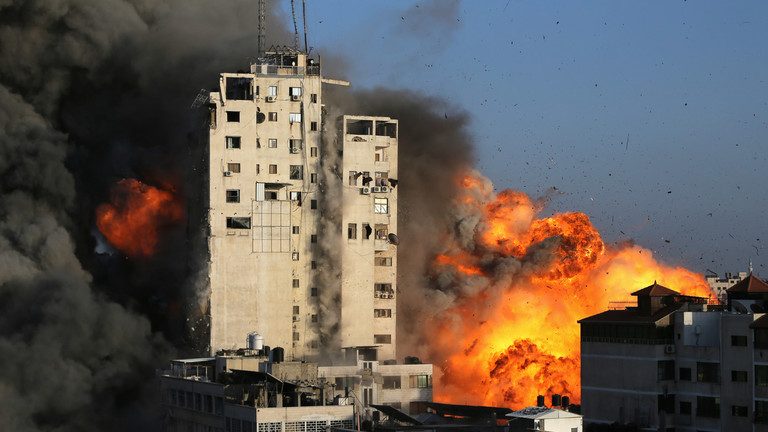 Cel puţin un mort şi mai mulţi răniţi în urma unei explozii puternice într-un imobil rezidenţial din Fâşia Gaza