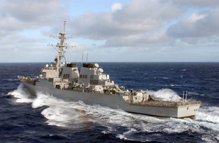 O navă de război americană a pătruns ilegal în Marea Chinei de Sud