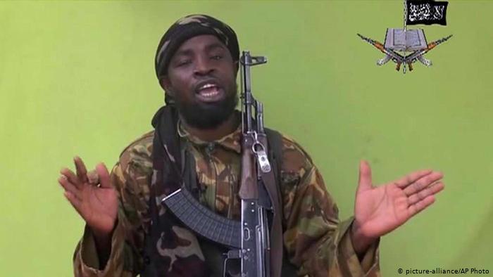Încolţit de grupările rivale, liderul Boko Haram a vrut să-şi ia viaţa