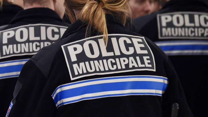 Un bărbat costumat în ninja a atacat şi rănit cu sabia două poliţiste în nord-vestul Franţei