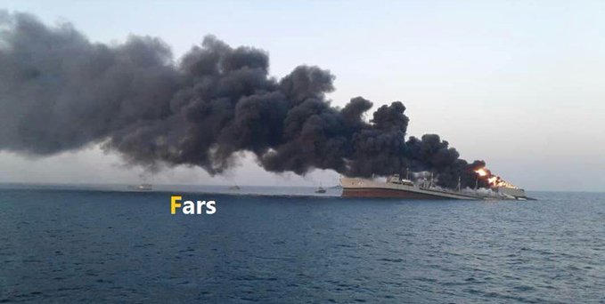 Cea mai mare navă a marinei iraniene a luat foc şi S-A SCUFUNDAT în Golful Oman – VIDEO