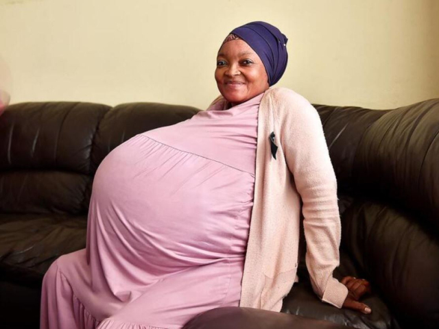O femeie din Africa de Sud a născut 10 copii