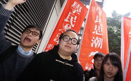 Hong Kong. Activiştii prodemocraţie contestă legea ce le interzice să deţină funcţii publice