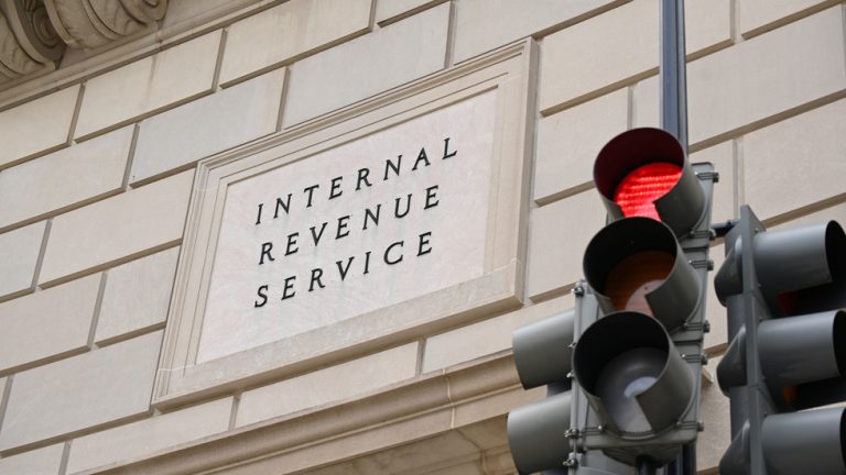 IRS-ul american NU ŞTIE cum au ajuns în presă detalii despre impozitele NEPLĂTITE ale miliardarilor