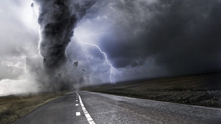 O tornadă puternică A MĂTURAT Louisiana (VIDEO)! Cel puţin un om a murit!