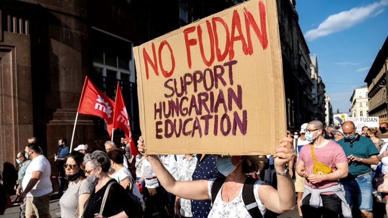 Orban face un referendum în Ungaria pentru deschiderea unei filiale a Universităţii Fudan