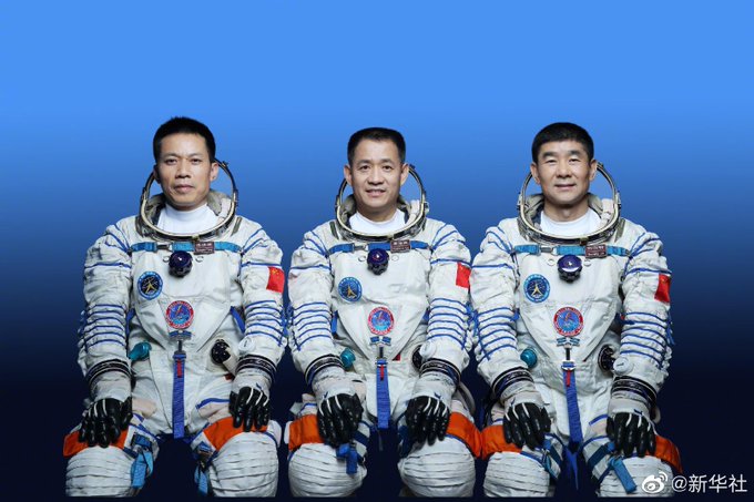 Trei astronauţi au decolat spre staţia spaţială chineză – VIDEO