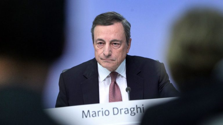 Mario Draghi semnalează că ar fi dispus să devină preşedinte al Italiei la începutul anului viitor