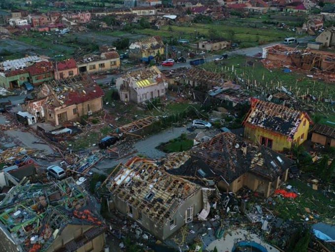 Operaţiuni de curăţare-degajare au fost demarate în Republica Cehă după  tornada devastatoare