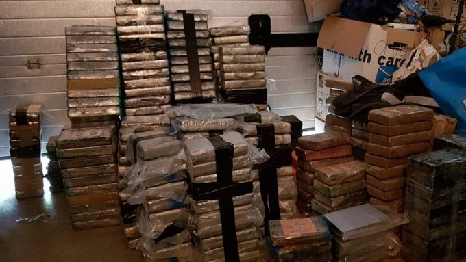 Peste 6,5 tone de cocaină, cu destinaţia Spania, confiscate de polițiști