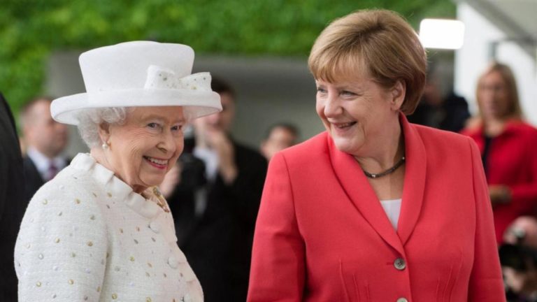 Regina Elisabeta a II-a o primeşte pe Angela Merkel la Castelul Windsor