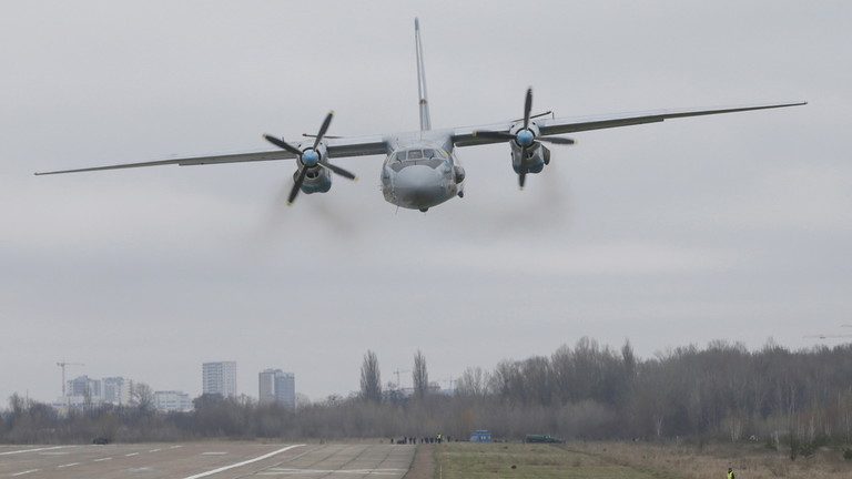 Un avion de pasageri A DISPĂRUT de pe radar în estul Rusiei