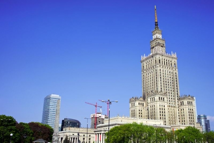 Conservatorii polonezi revin la o idee mai veche. Vor SĂ DĂRÂME cel mai înalt bloc-turn din Varşovia
