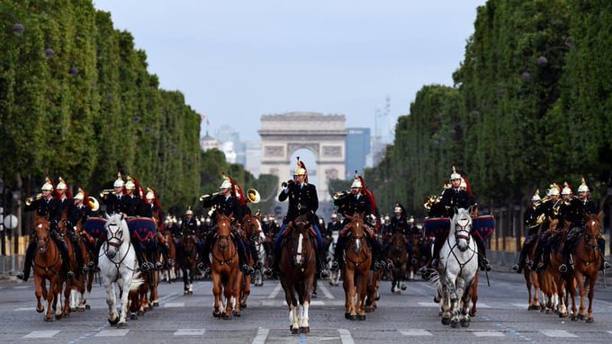 Franța marchează Ziua Naţională cu o paradă militară pe Champs-Elysées – VIDEO