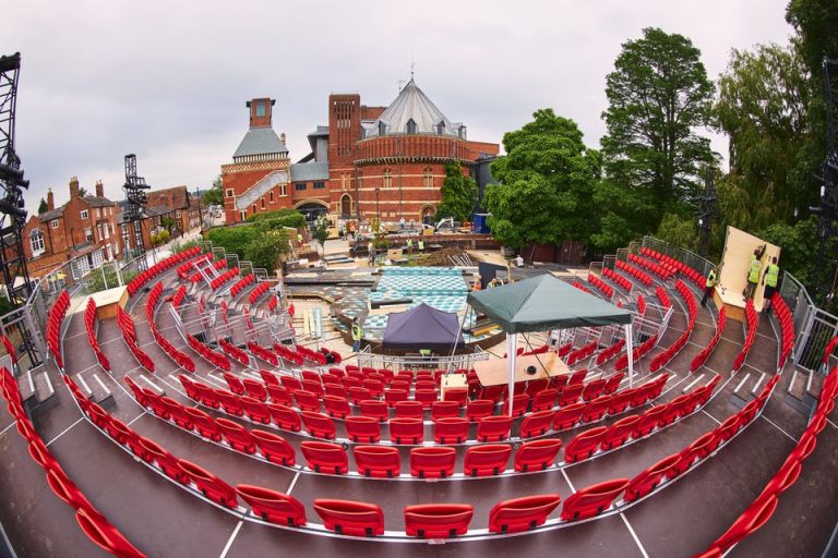 Royal Shakespeare Company deschide un teatru în aer liber pe malul râului Avon