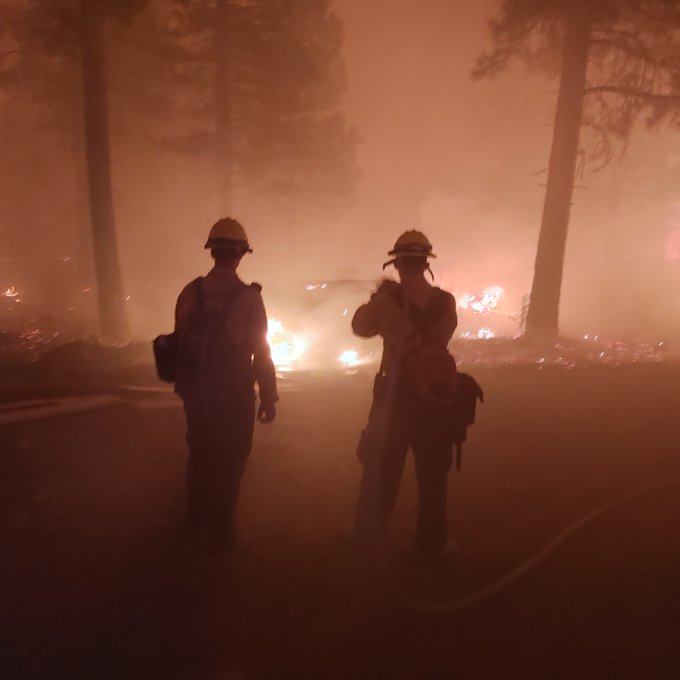 Circa 2.000 de oameni au fost evacuaţi din calea flăcărilor în Oregon