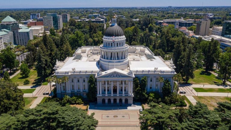Parlamentarii din California aprobă primul plan național de venit garantat de stat