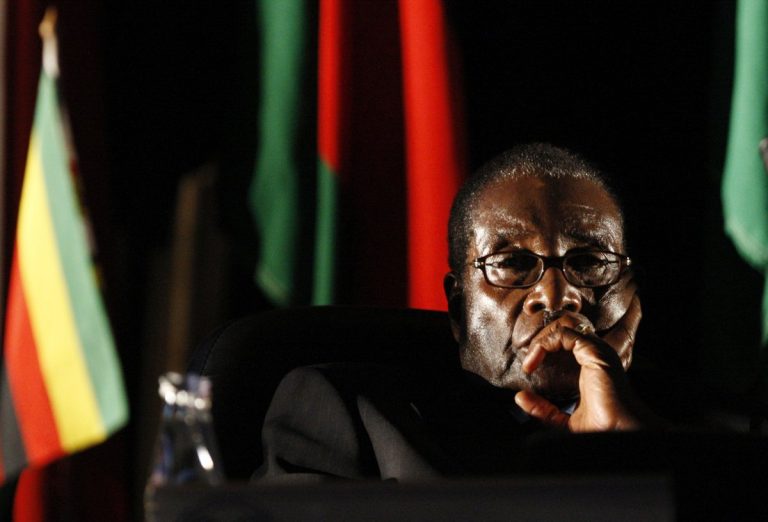 Robert Mugabe, declarat erou naţional în Zimbabwe